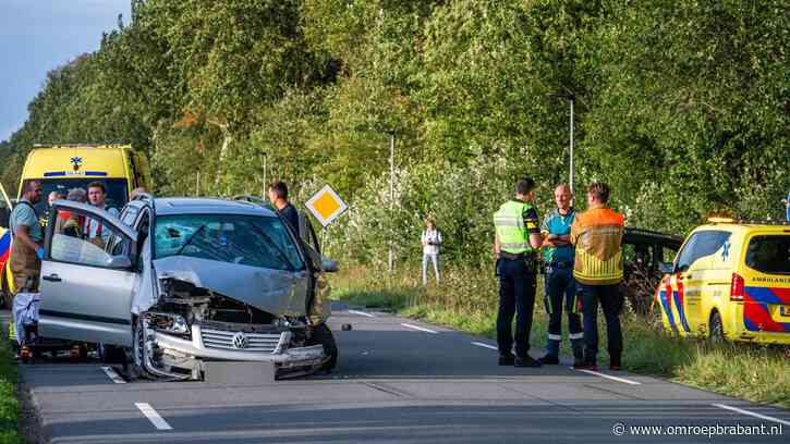 Bestuurder zwaargewond bij ernstige botsing in Fijnaart