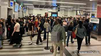 Montreal commuters stuck in long lines at Édouard-Montpetit REM station during back-to-school rush