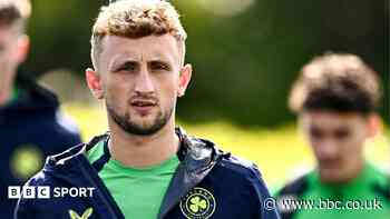 Cambridge sign Sheff Utd defender Curtis on loan