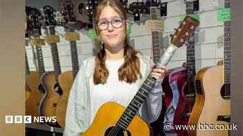 Shop gifts guitars to girls in Dolly Parton's memory