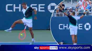 'Absolute crowd pleaser!' | Cobolli hits STUNNING tweener shot!