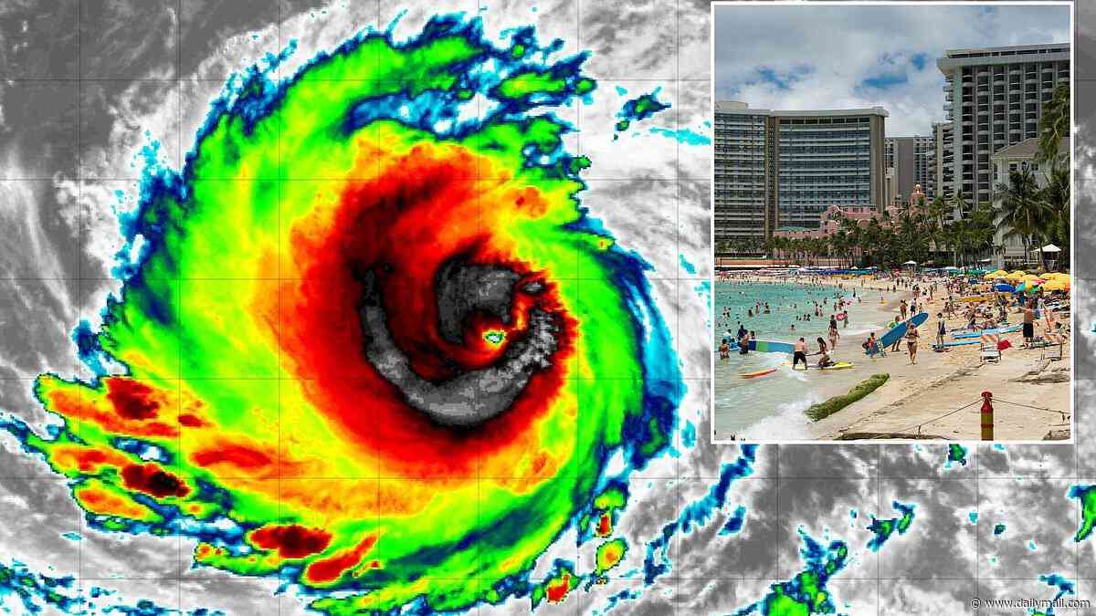 Category 4 Hurricane Lowell takes shocking turn as major storm now threatens one million Americans