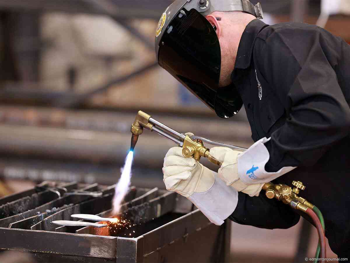 B.C. rig welders go on strike as concerns over stagnant wages spread to Alberta