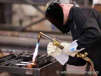 B.C. rig welders go on strike as concerns over stagnant wages spread to Alberta