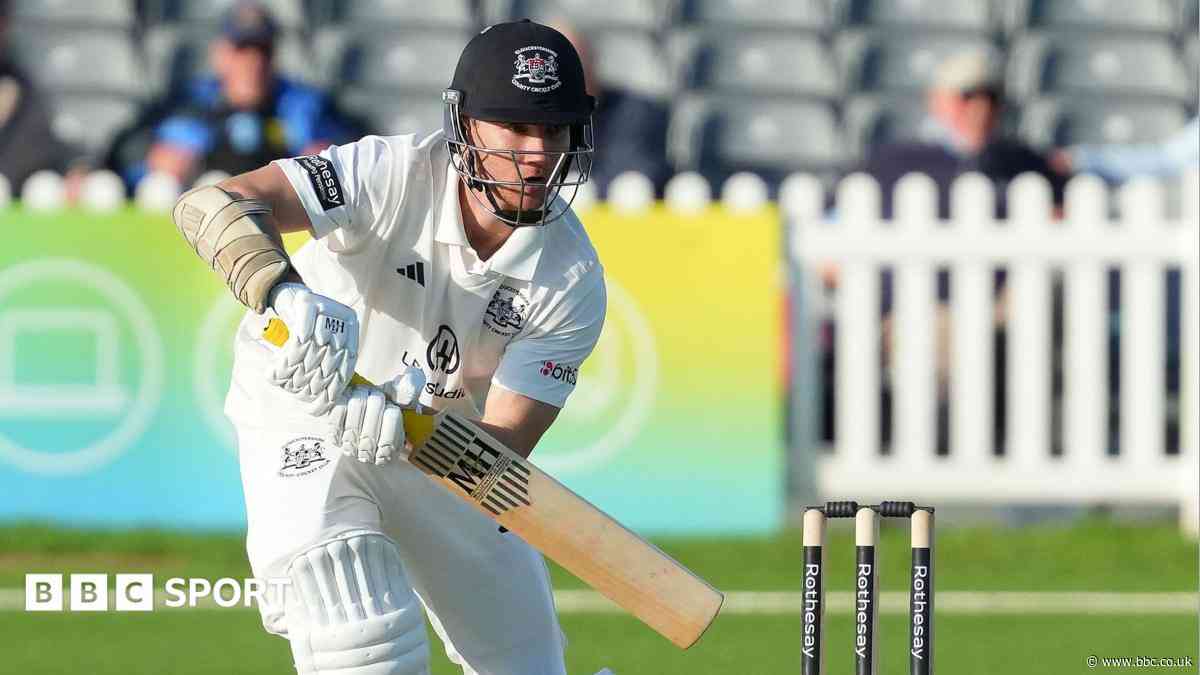 Derbys respond after Bracey's hundred for Glos