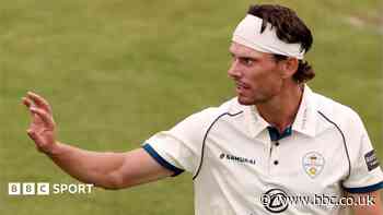 Dominant Derbyshire deepen Gloucestershire gloom