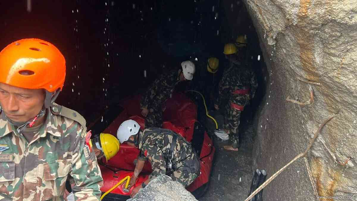 Twee personen levend uit tunnel gered negen dagen na verwoestende overstromingen in Nepal