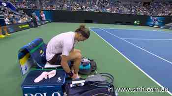 Top seed requests shoe change at crucial moment
