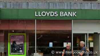 Lloyds Bank shares guidance over shopping offer available to mobile app users