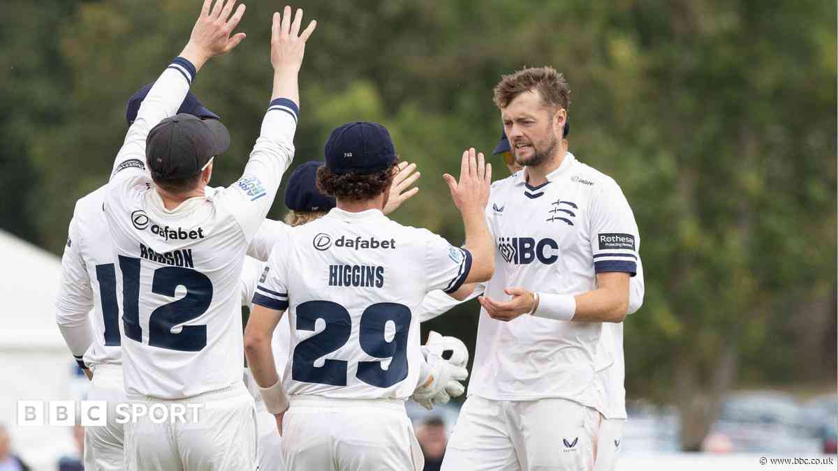 Middlesex take control after Lancs batters struggle