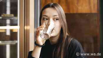 Wasser trinken vor dem Essen? Neue Studie räumt mit hartnäckigem Ernährungsmythos auf