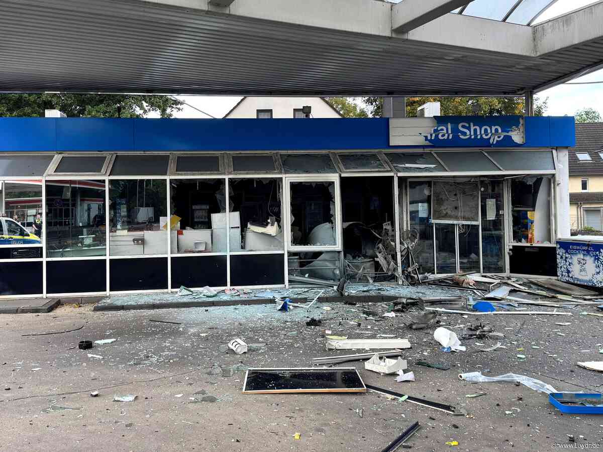 Leverkusen: Geldautomat gesprengt, Tankstelle kaputt