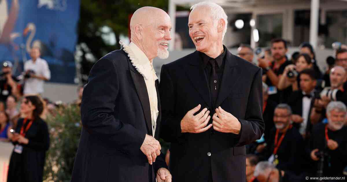 Zwarte comedy Wild horse nine met John Malkovich maakt furore in Venetië