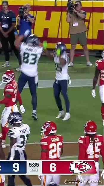 Jalen Milroe connects with Nick Vannett for the TD 📺: KING 5