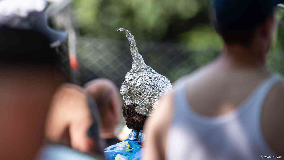 Die Welt ist ungerecht: Wie Belastungen zu Verschwörungsdenken führen können