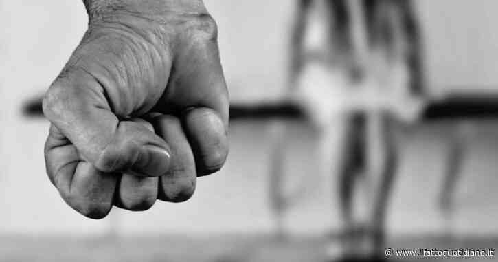 Percosse, minacce e controllo costante nei confronti della compagna: agli arresti domiciliari uomo di 28 anni nella provincia di Reggio Emilia