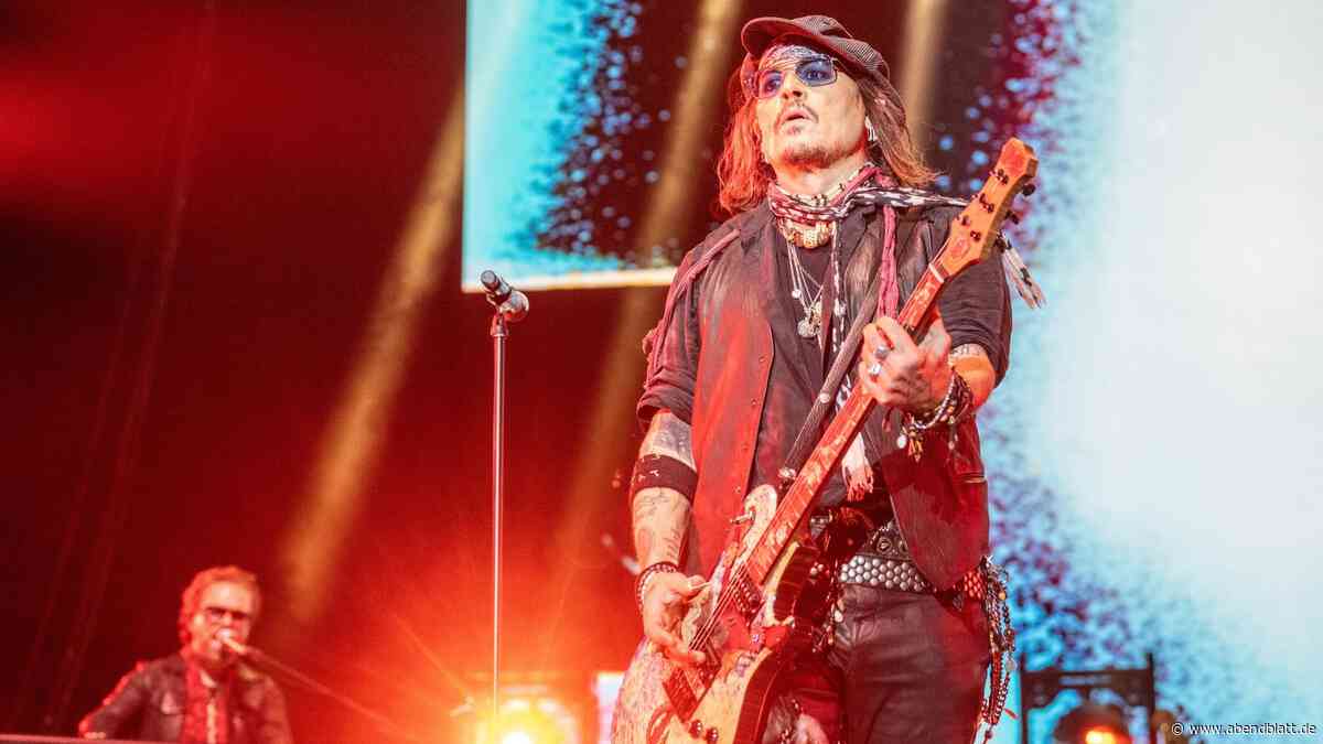 Hollywood Vampires in Hamburg – der Depp hält sich im Hintergrund