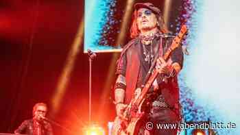 Hollywood Vampires in Hamburg – der Depp hält sich im Hintergrund