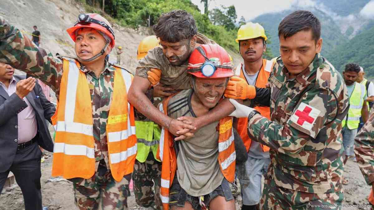 Sturzflut in Nepal: Arbeiter nach neun Tagen aus Tunnel gerettet