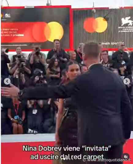 L’attrice Nina Dobrev “cacciata” dal red carpet del Festival di Venezia, la folla urla contro la security per farla restare: “Lasciala stare, è appena arrivata!”