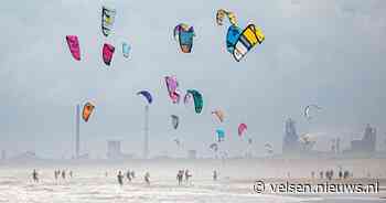 Honderden kitesurfers trotseren Noordzee en surfen tonnen bij elkaar voor Hartstichting  tijdens Hoek tot Helder