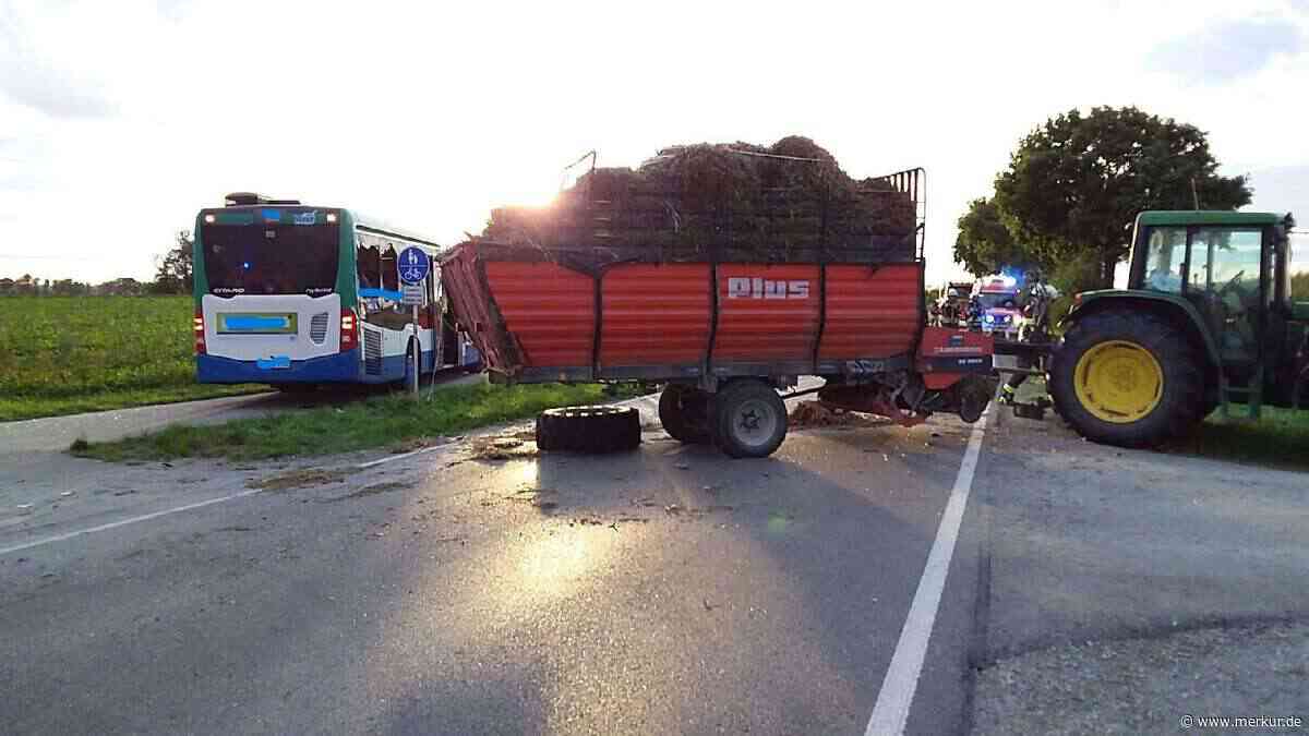 Linienbus kracht in Traktor: Mehrere Verletzte nach Unfall auf B2 – kurzzeitige Vollsperrung