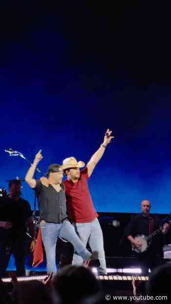 Knew this one was gonna be good time with @lukebryan. Check out the full “Songs About Us” video now!