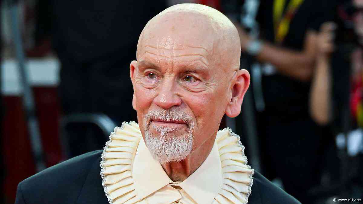 13 Minuten Standing Ovations: John Malkovich kämpft in Venedig mit den Tränen