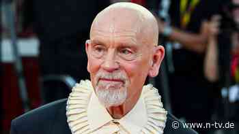13 Minuten Standing Ovations: John Malkovich kämpft in Venedig mit den Tränen