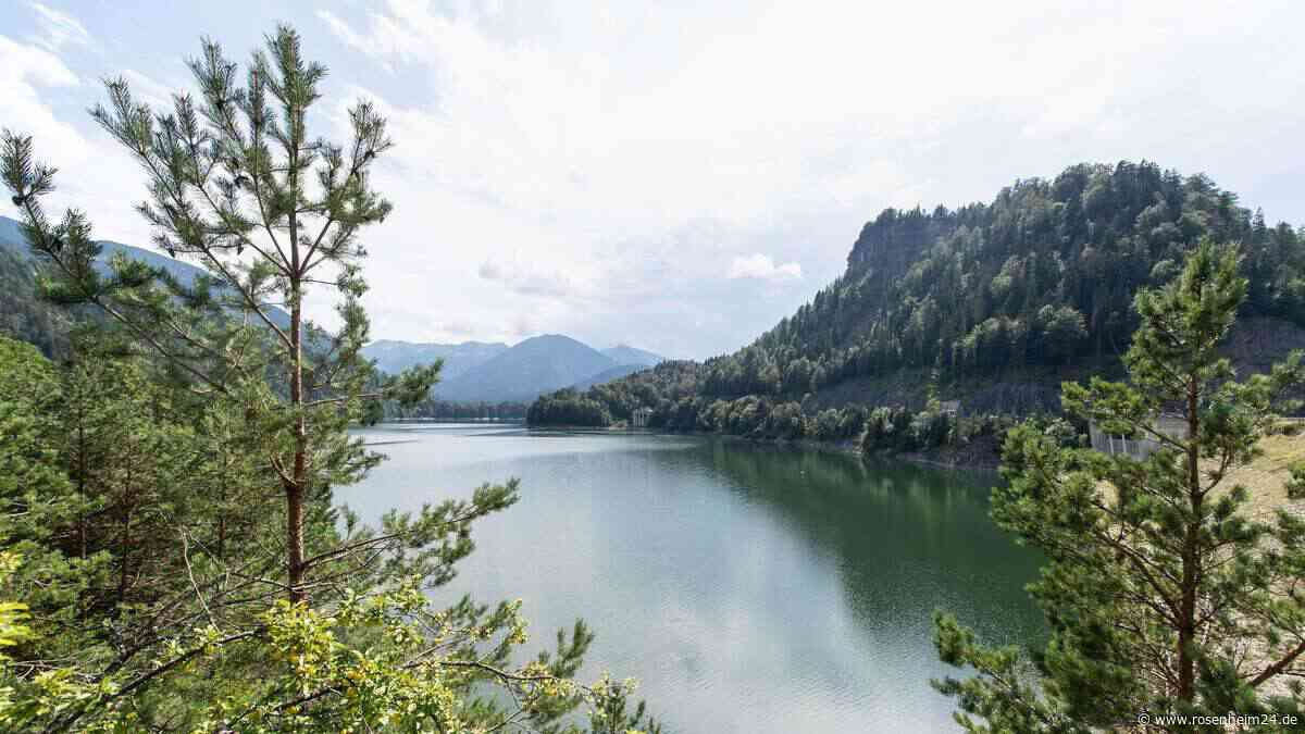 100-Kilometer-Fahrt mit Leiche: Frau setzt Toten an See in Oberbayern ab