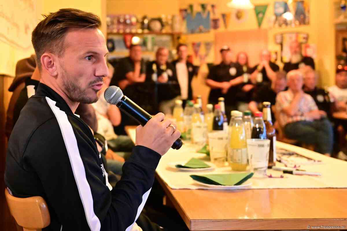 Erzgebirge Aue: Fanclub begrüßt Veilchen am Stammtisch