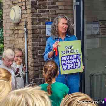 Basisschool Hellendoorn doet smartphone in de ban: 'Ook advies aan ouders'