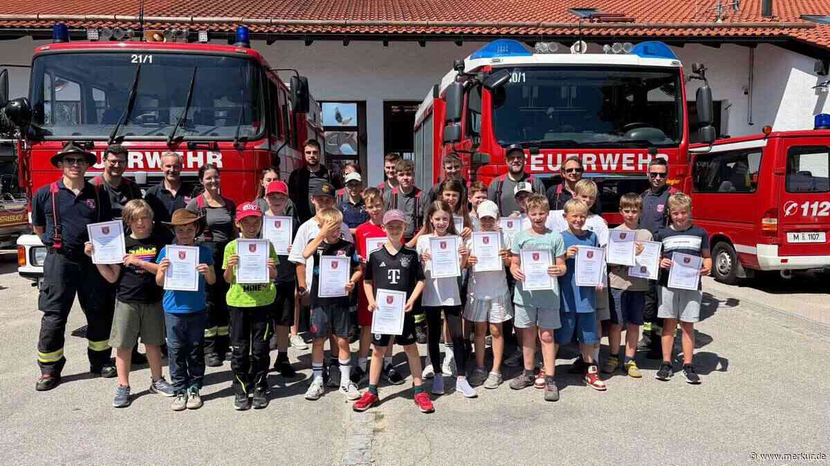 17 Kinder verbringen 24 Stunden bei der Feuerwehr Straßlach