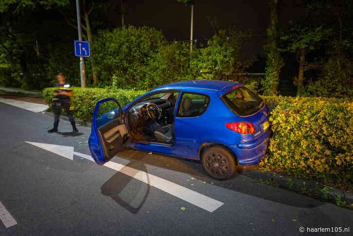 Inzittenden vluchten na ongeval Haarlemmerhoutkwartier, politie vindt identiteitsbewijs