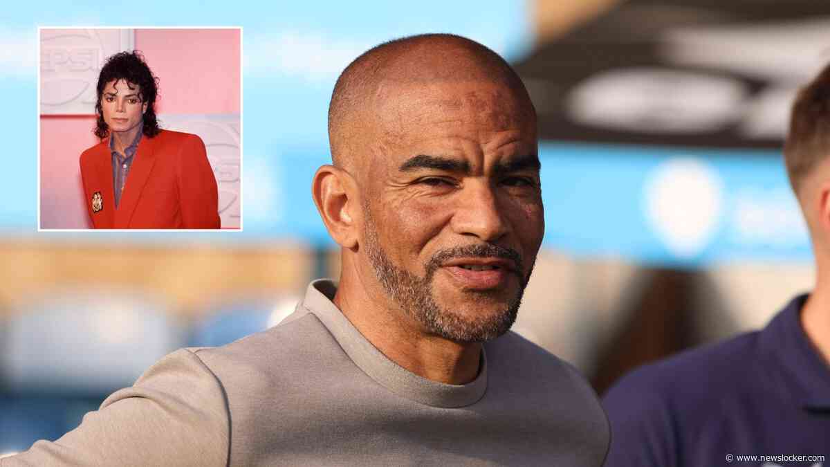 Engelse trainer gaat viraal met hilarische Michael Jackson-verwijzingen tijdens persmoment: ’Dit wordt een thriller’
