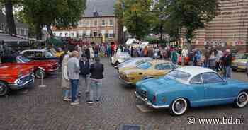 Oirschot Mobiel brengt historische voertuigen naar de Markt in Oirschot