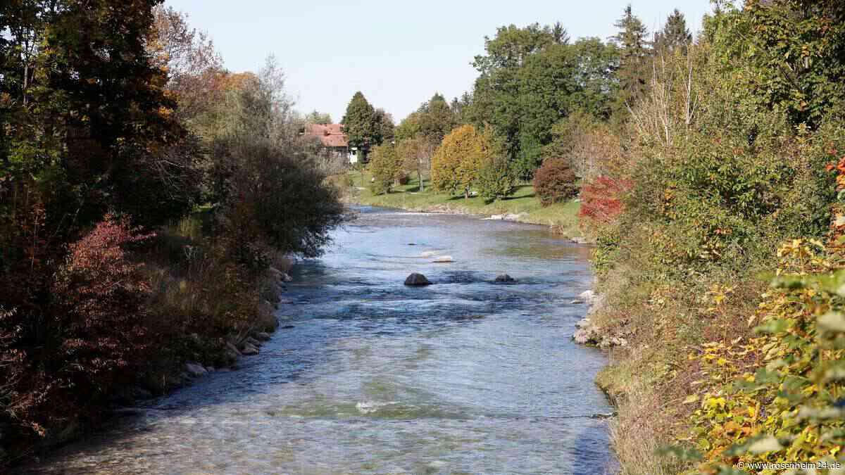 Anwohner wird stutzig: Firma pumpt Wasser aus der Prien – Polizei schreitet ein
