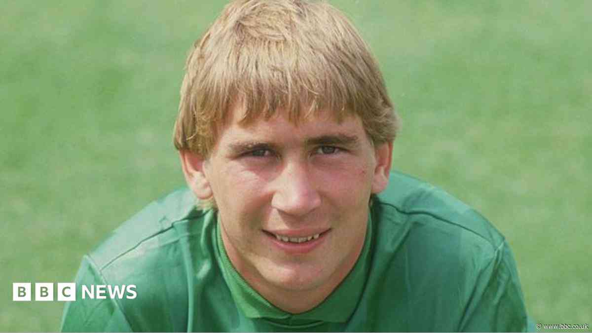 Calls for 'fitting tribute' to goalkeeping legend