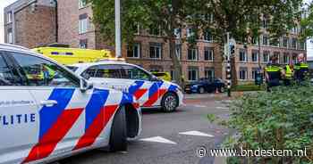 Fietser raakt gewond bij botsing met auto in Breda, slachtoffer naar ziekenhuis