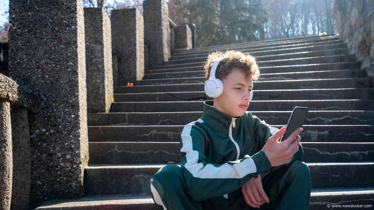 Praat mee: Terecht dat  middelbare school trainingspakken en crop tops verbiedt?
