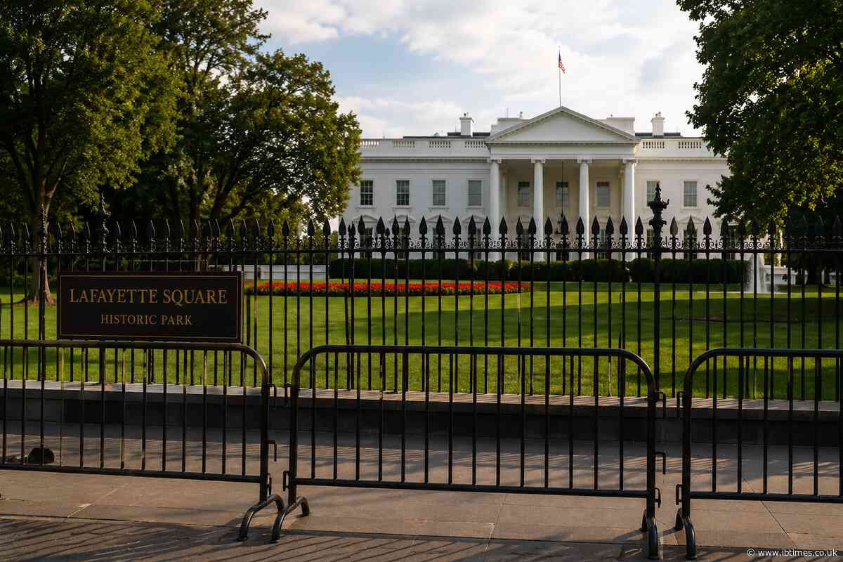 'It's Becoming a Fortress': Trump Backs Secret Service Plan for More Permanent Fences Around White House