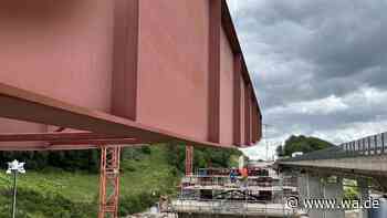 Baukran droht auf Brücke zu stürzen: Vollsperrung der A45