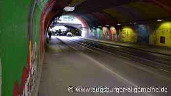 Scheibe zersplittert: Unbekannter bewirft Straßenbahn im Pferseer Tunnel