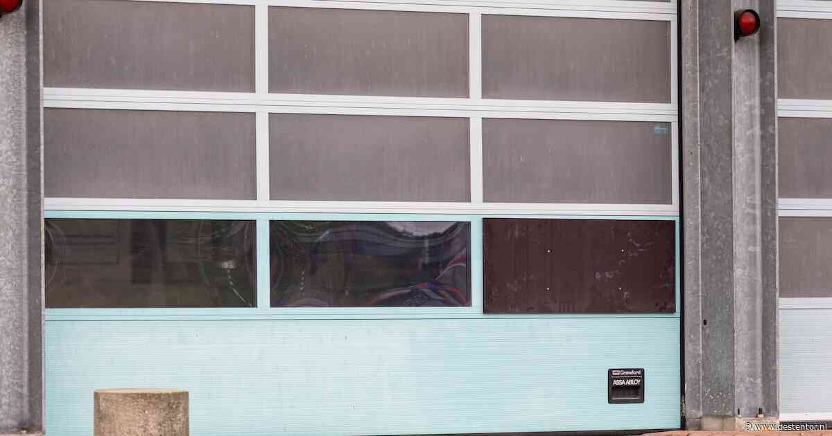 Poging tot inbraak in brandweerkazerne Almere mislukt: inbreker slaat op de vlucht