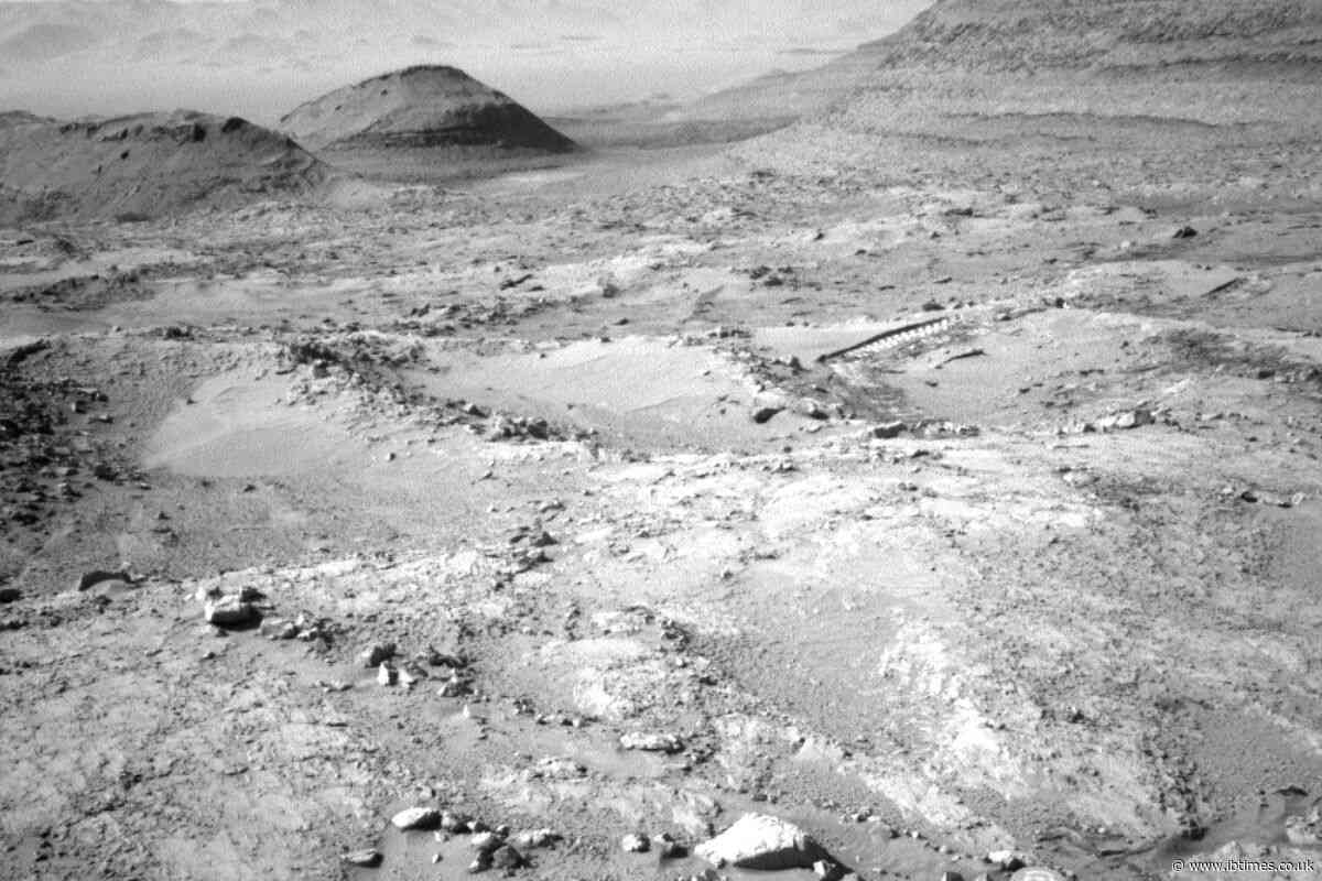 'It's Not the Rover': Unearthed NASA Mars Photo Triggers Wild Speculation Over Alien Tracks