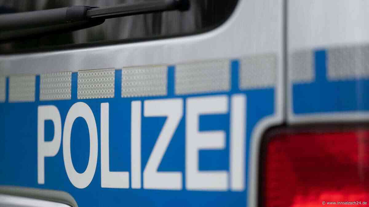 Radfahrer (68) bedroht Polizisten mit Fleischerbeil – dann greift er zur Eisenstange