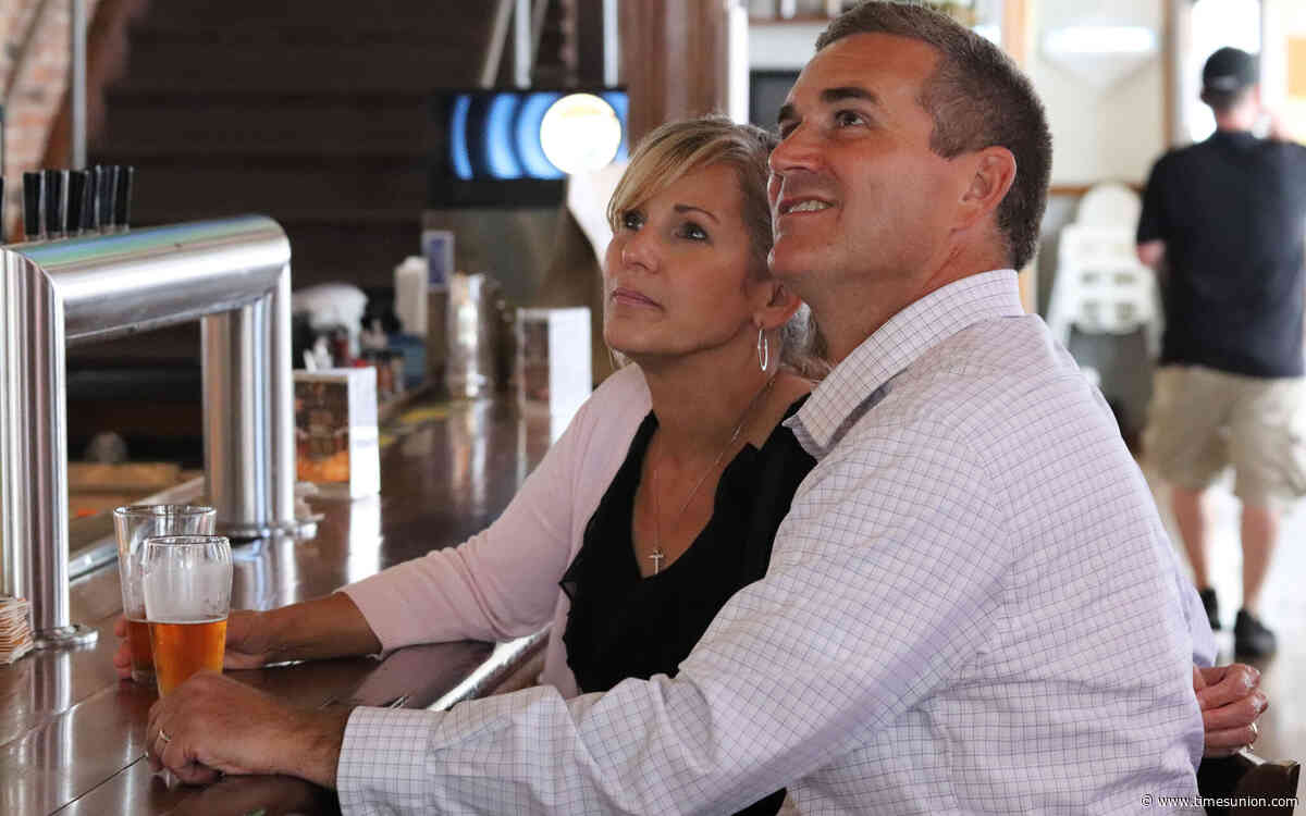 Gendebien signs pledge denouncing socialism, aligning with centrist Dems
