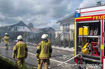 FW VG Asbach: Heckenbrand in Windhagen / Übergreifen auf Wohngebäude verhindert