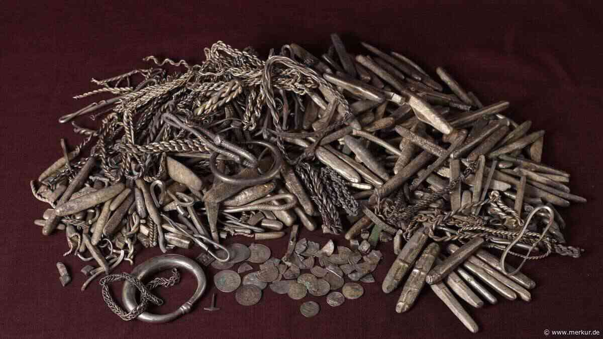 18,5 Kilogramm schwer: Mann findet Wikingerschatz im Garten
