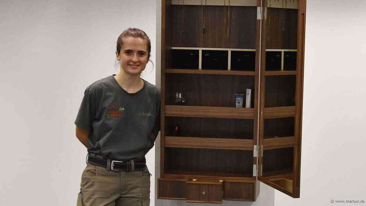 Schreinerin baut Schmuck-Schrank – Ihre Oma schwärmte von dem Handwerk